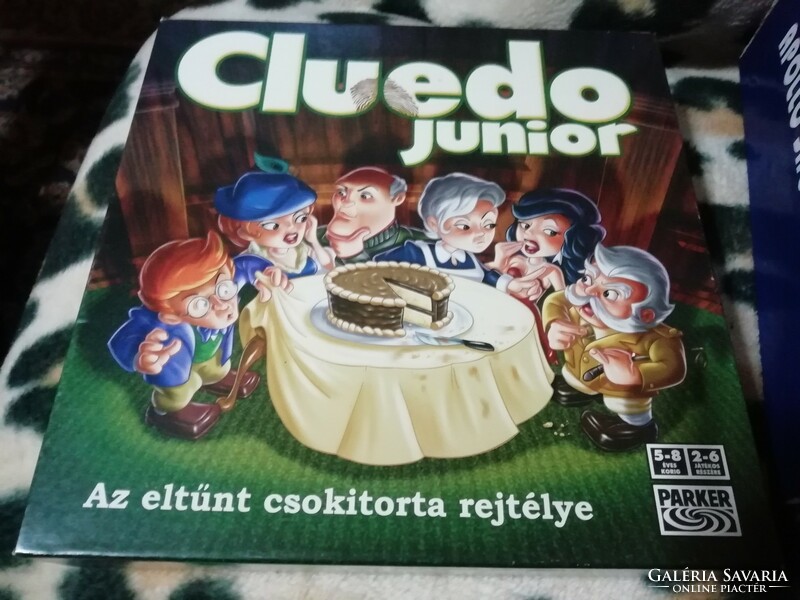 Cluedo junior board game is the mystery of the missing chocolate cake