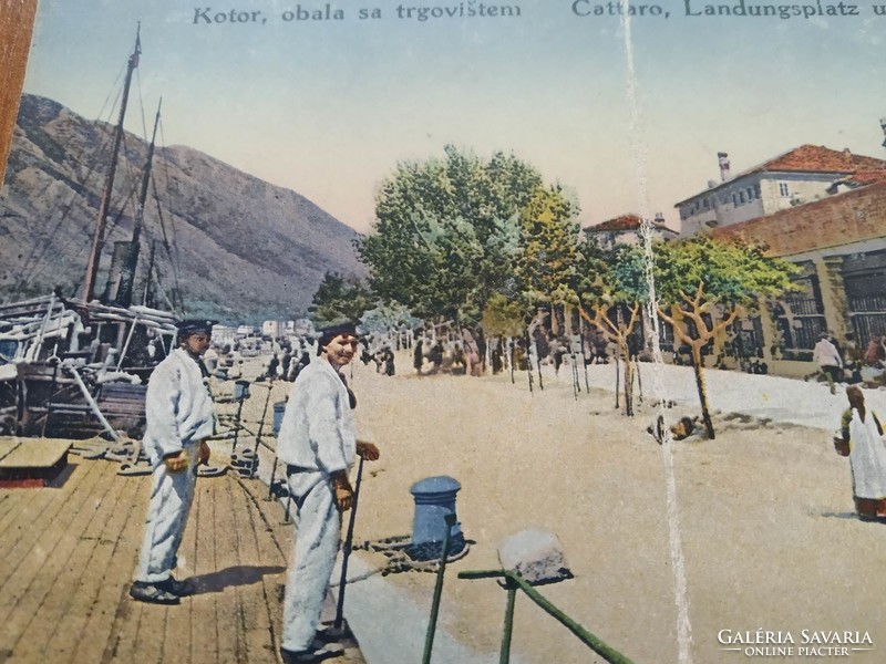 Antik képeslap, Kotor, Cattaro, kikötő, és piac, matrózok, 1918-ból