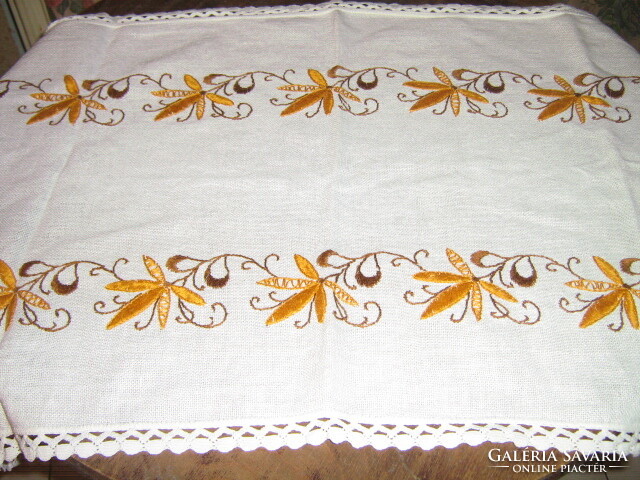 Beautiful white lace vintage hand-embroidered floral woven tablecloth runner