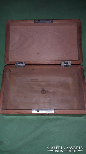 ANTIK FAINTARZIÁS,( A NÉHAI JAPÁN ZÁSZLÓRA EMLÉKEZTETŐ) dísz fa doboz 15 x25 x 8 cm a képek szerint