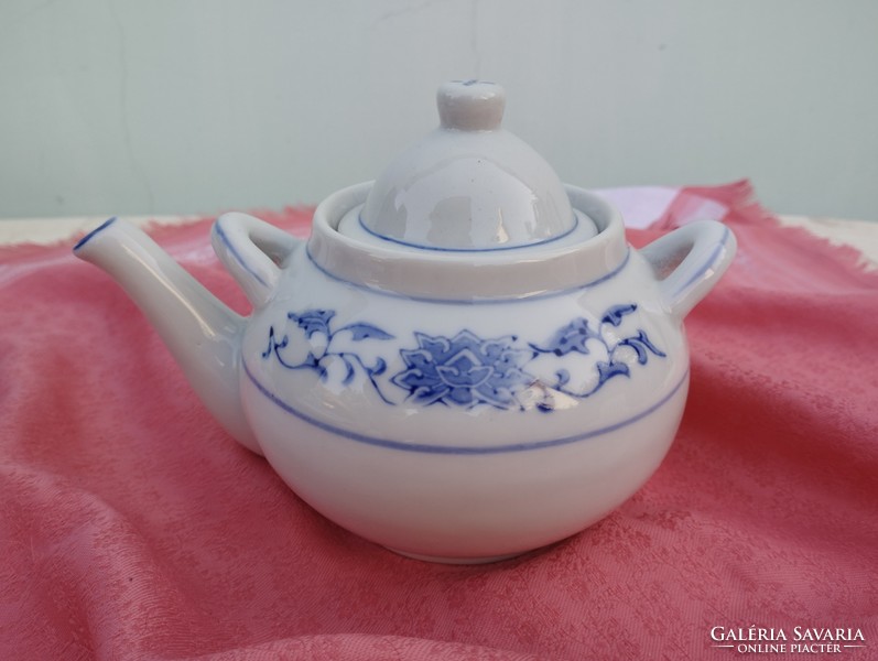 Chinese porcelain spout