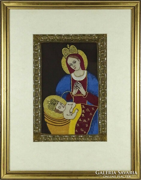 1N258 Keretezett Mária gyermekével aranyfonalas részletgazdag hímzés 48.5 x 38 cm