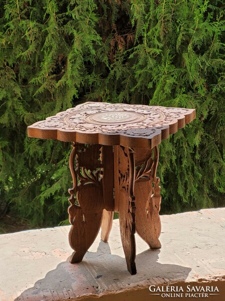Indiai kisasztal összecsukható asztalka faragott intarziás 28x28x32cm virágtartó állvány