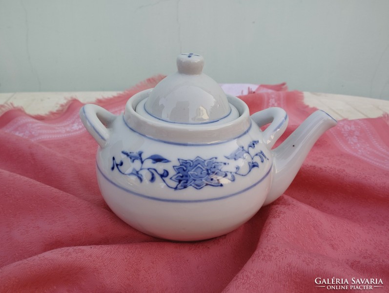 Chinese porcelain spout