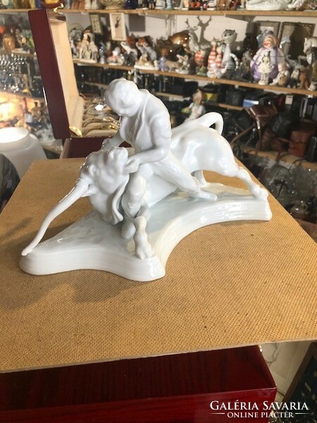 Herend porcelain, white, Toldi with the bull, 18 x 30 cm beauty.