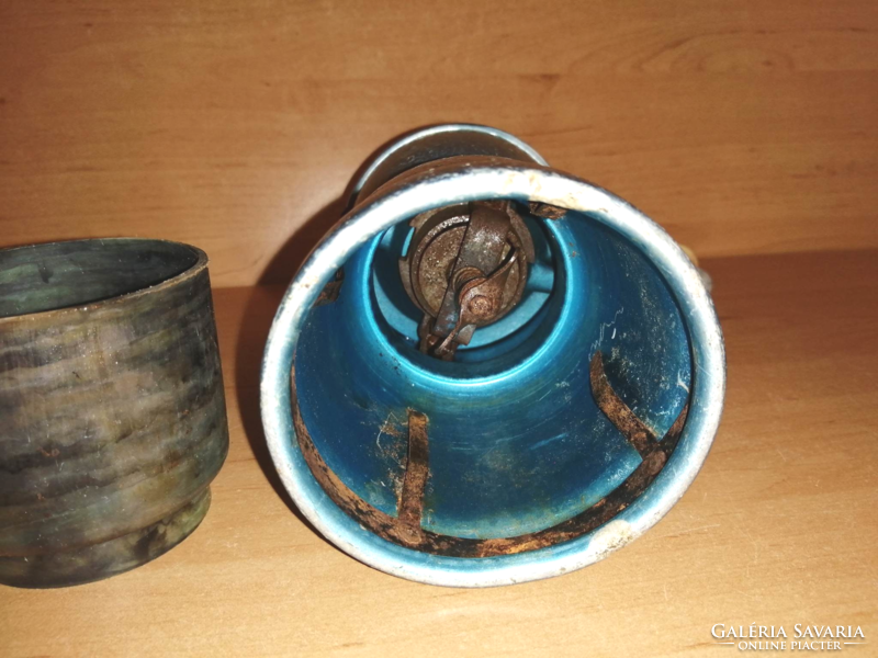 Antique metal pepper grinder (25/d)