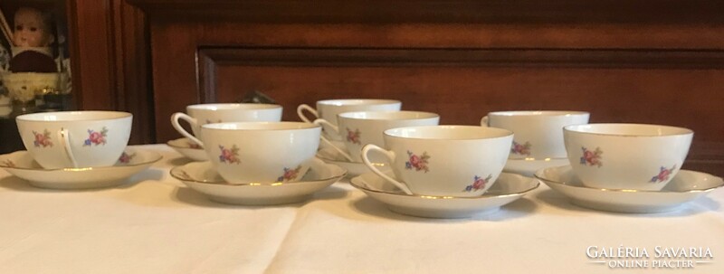 Romantikus virágcsokros 8 személyes, cseh porcelán teás-, vagy kávéskészlet.