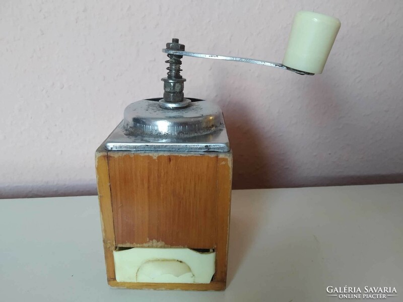 Retro coffee grinder, functional, from the 1960s