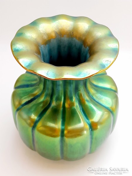 Zsolnay large fluted eosin vase, 18.5 cm