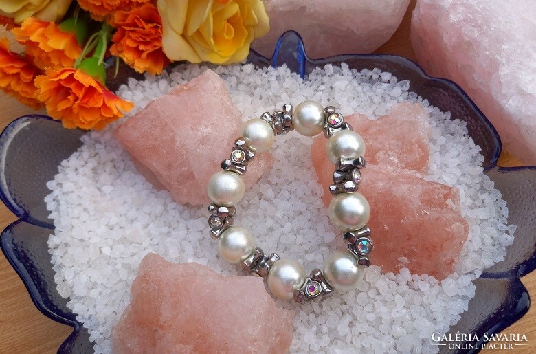 Jewelry fair! Item 79 - beaded bracelet with iridescent glittering gemstone eyes