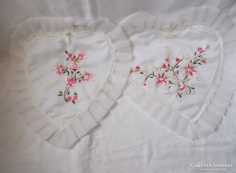 Embroidered tablecloth 2pcs