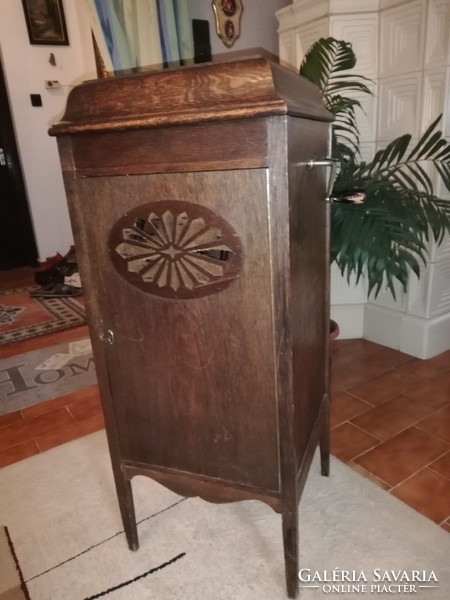 Charlypfon antique working music cabinet from the early 1900s
