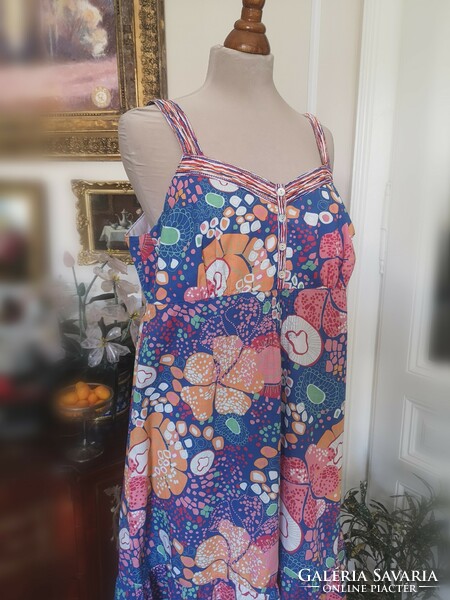 Mantaray size 42-44, vintage, 100% cotton canvas dress with shell buttons, 1980.