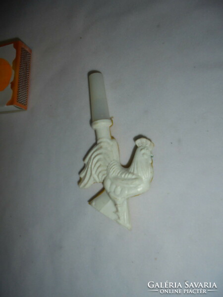 Vinyl rooster whistle - retro tobacco product