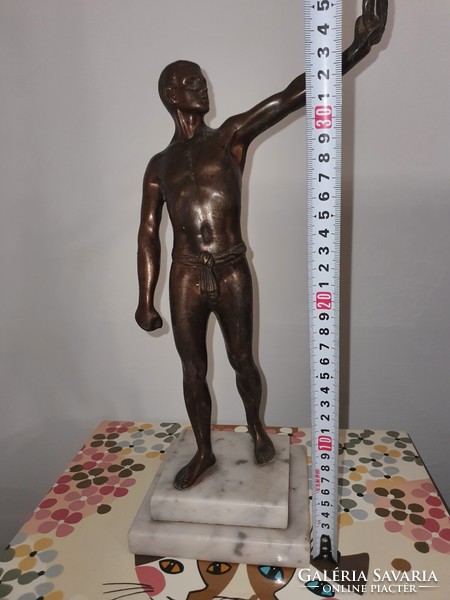 Olimpia Győztes Bronz Szobor 33 cm