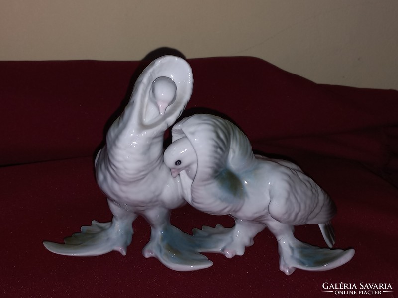 Rendkívül különleges porcelán galamb pár