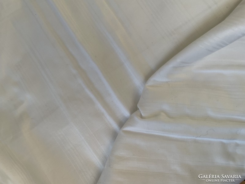 Kiváló minőségű fehér damaszt egyszemélyes ágynemű huzat 2 nagy párnával, új állapotban