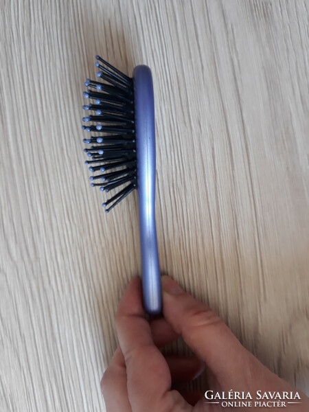 Mini hairbrush for travel (12 cm)