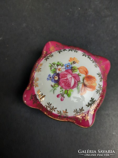 Small floral bonbons - bombonier, porcelain. /395/
