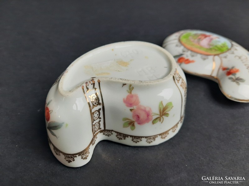 Spectacular small bonbons - bombonier, porcelain. /394/