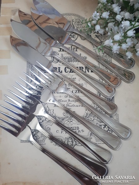 Fish knives with forks