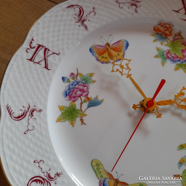 Porcelain wall clock with Victoria pattern from Herend