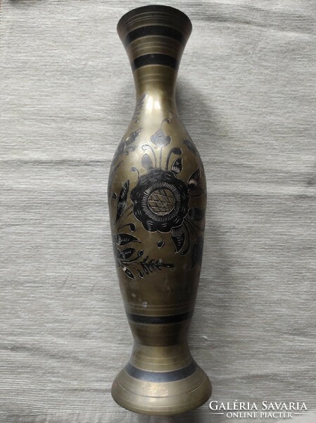 Kézzel készült indiai réz váza