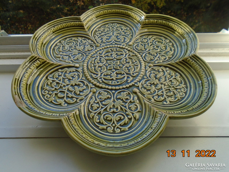 Schütz cilli art nouveau, lobed majolica decorative bowl with raised delicate plant arabesques