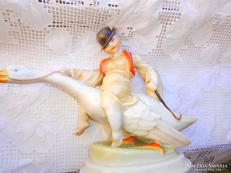 Herendi porcelán figura -Ludas Matyi magasság 20 cm , a lúd hossza 25 cm