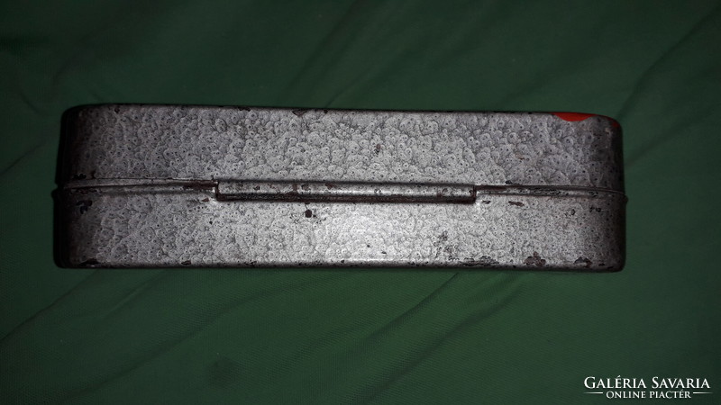 Antik fém kisebb "páncél" acél doboz jármű szerszámos ládika 18 x 8 x 5 cm a képek szerint
