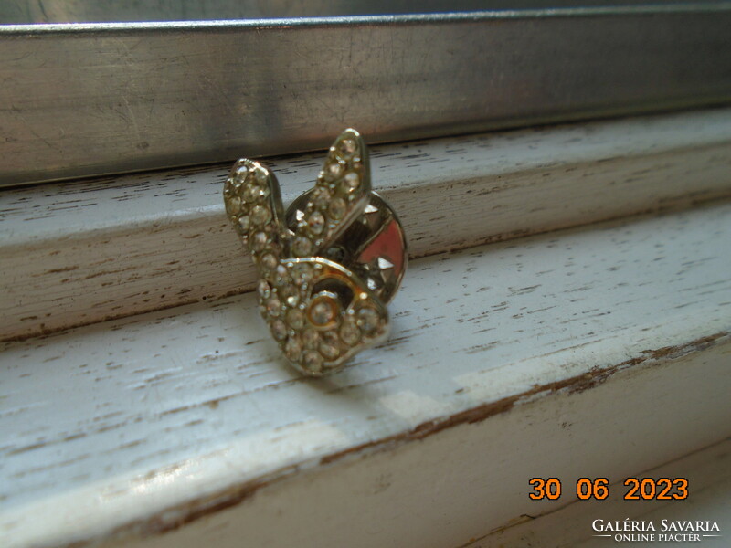 Silver-plated bunny head brooch inlaid with polished stones, butterfly patent