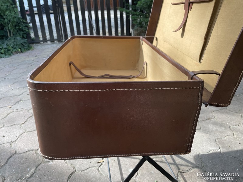Old leather traveling suitcase, case, bag