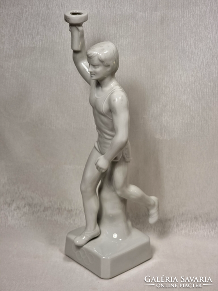 Olimpiai lángot vivő futó -  Német  porcelán figura.