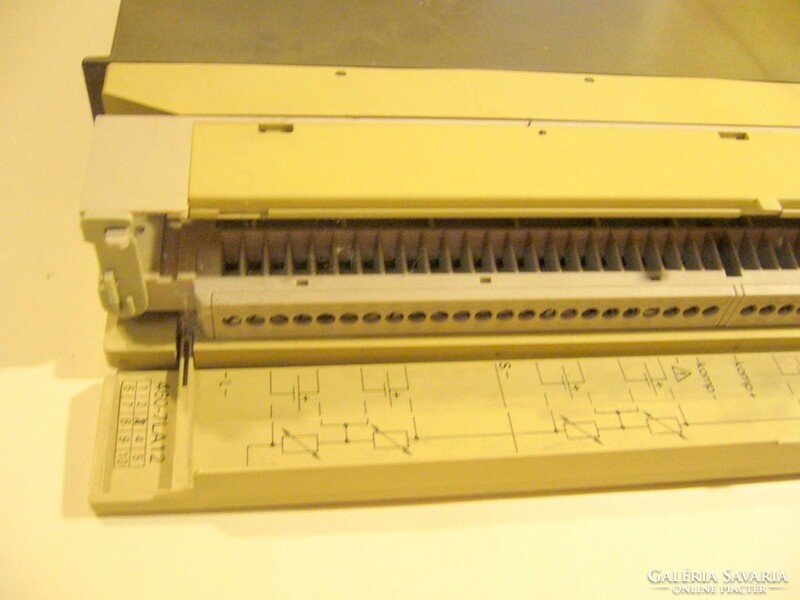 Antik darab SIEMENS SIMATIC ELEKTRONIKAI MODUL PANEL -3--MPL csomagautomatába is mehet