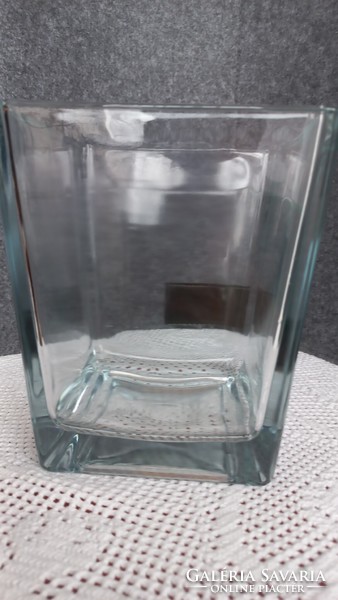Szögletes vastag falú üveg váza vélhetően Leonardo, hibátlan, nehéz 1950 gr, 17 cm magas,
