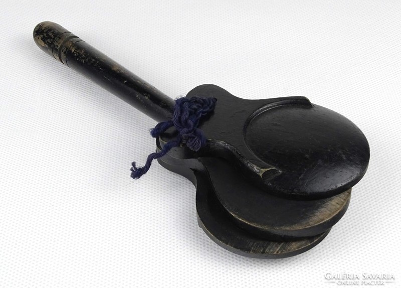 1N452 old Spanish folk instrument wooden castanets