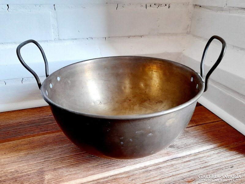 Old copper foam cauldron, 25 cm.