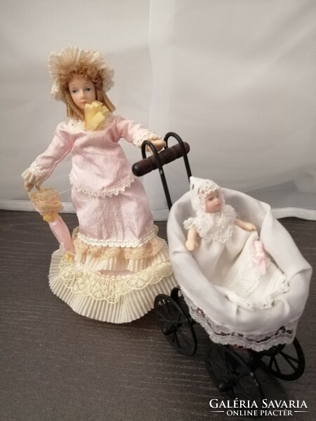 Dollhouse with baby stroller