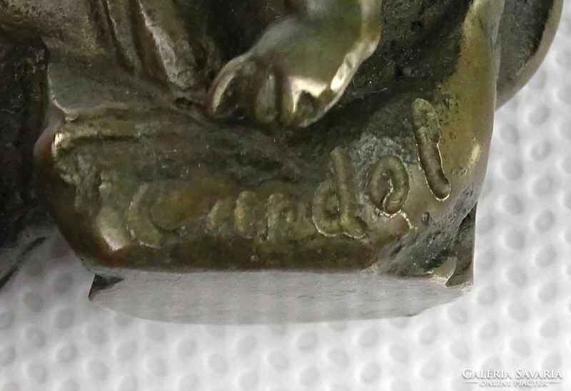 1N340 Antik kisméretű jelzett Cardol ülő bronz angyal fáklyával 7 cm