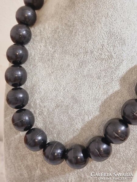 Retro (new) large pearl necklace black