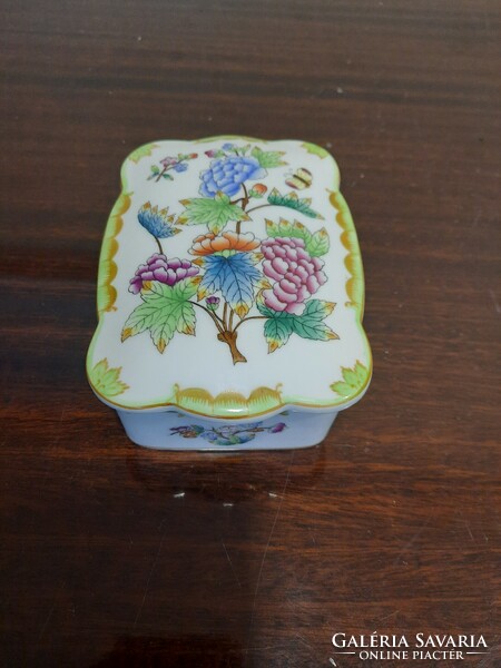 Antique Herend Victoria patterned porcelain square bonbonier from 1943