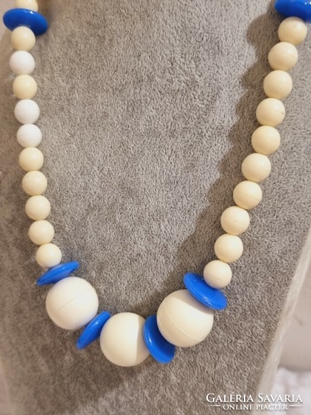 Retró (új) gyöngyös nyaklánc fehér -kék