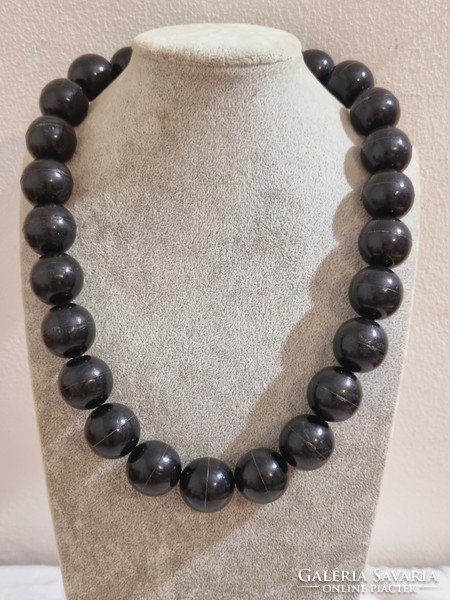 Retro (new) large pearl necklace black