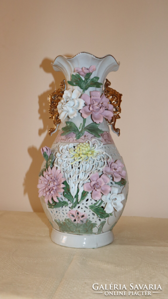 Openwork vase, convex flower with reliefs