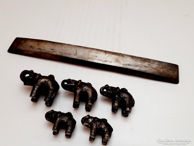 Indiai mini elefántok 5 db egyben, tartóval 20 cm
