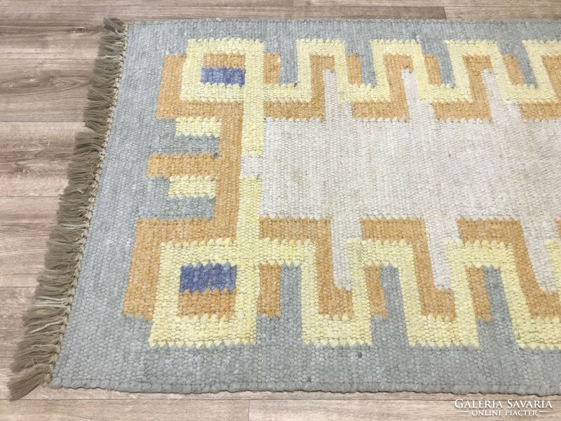 Handwoven wool rug, 93 x 173 cm