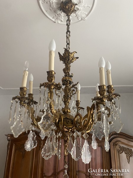 Crystal chandelier with eight arms