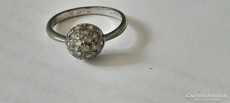 Ezüst gyűrű kővel