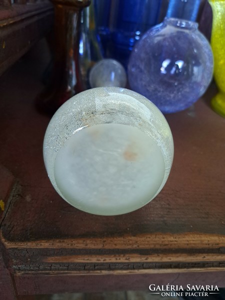 Gyönyörű  Fátyolüveg, karcagi,berekfürdői  25.5  cm magas fehér üveg váza