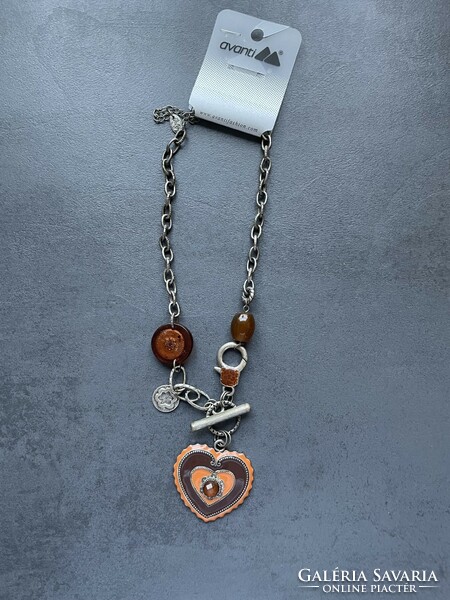 New! Striking enamel heart necklace with many exciting details
